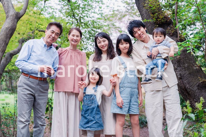 笑顔で楽しく暮らす3世代ファミリー