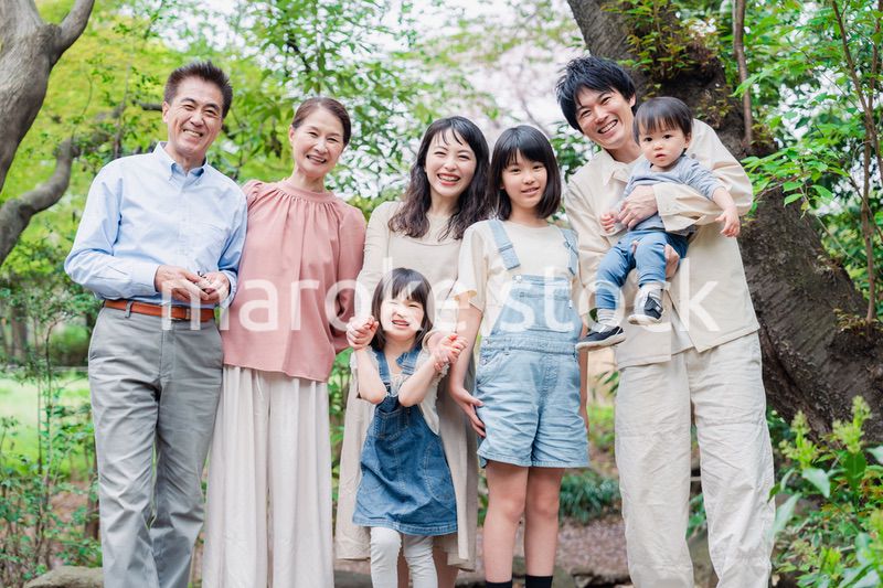 笑顔で楽しく暮らす3世代ファミリー