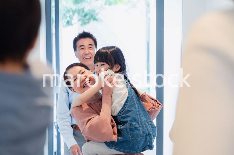 孫たちの家を訪問する祖父母