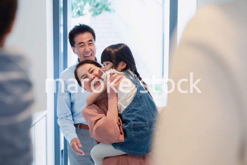 孫たちの家を訪問する祖父母