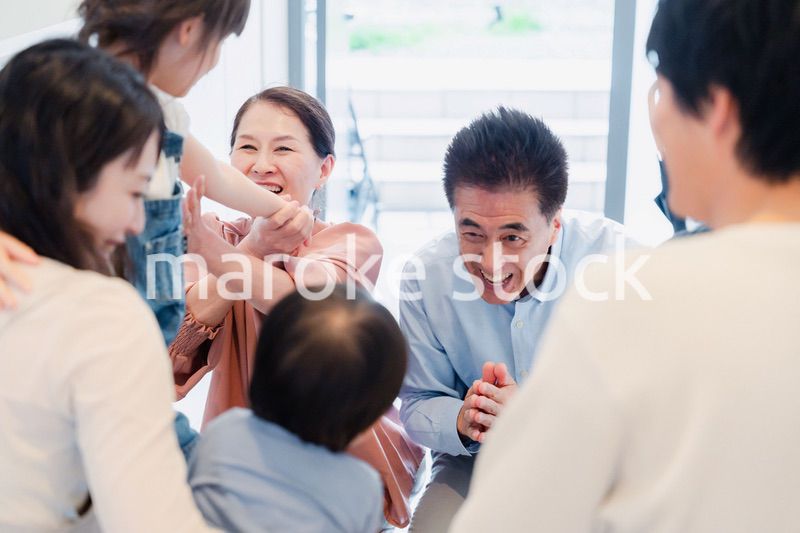 孫たちの家を訪問する祖父母