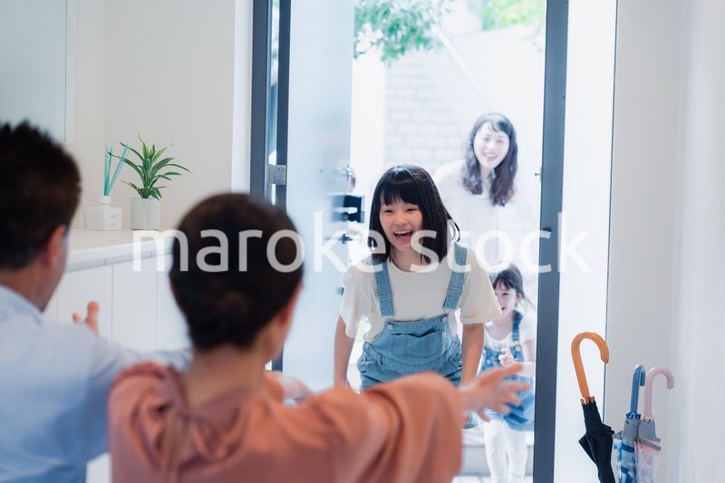 祖父母の家に遊びに来た家族