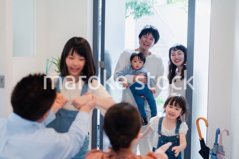 祖父母の家に遊びに来た家族