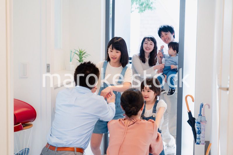 祖父母の家に遊びに来た家族