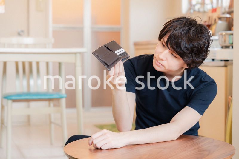 金欠に苦しむ若い男性