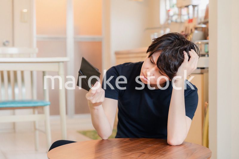 金欠に苦しむ若い男性