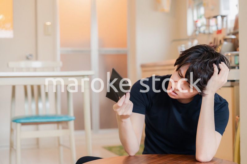金欠に苦しむ若い男性