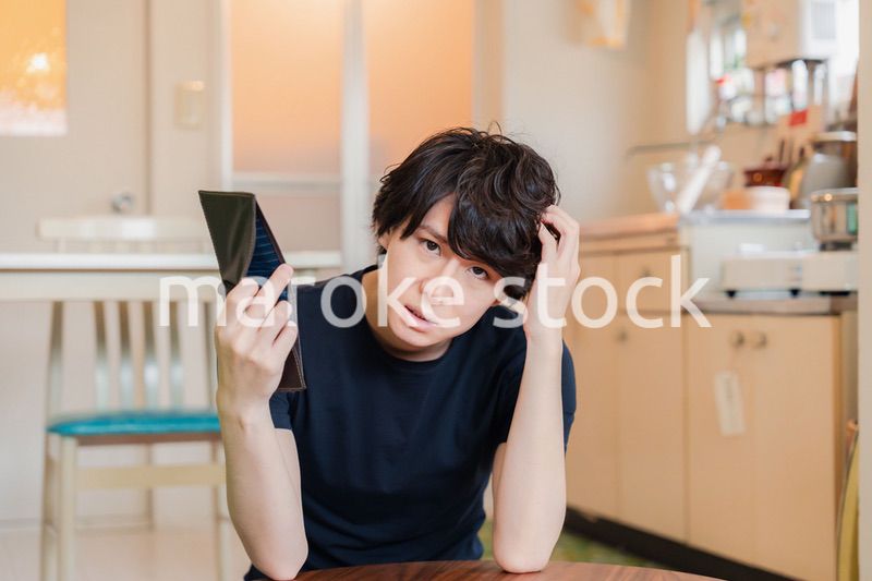 金欠に苦しむ若い男性