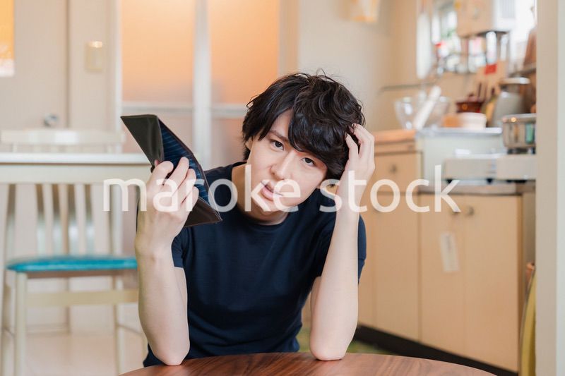 金欠に苦しむ若い男性