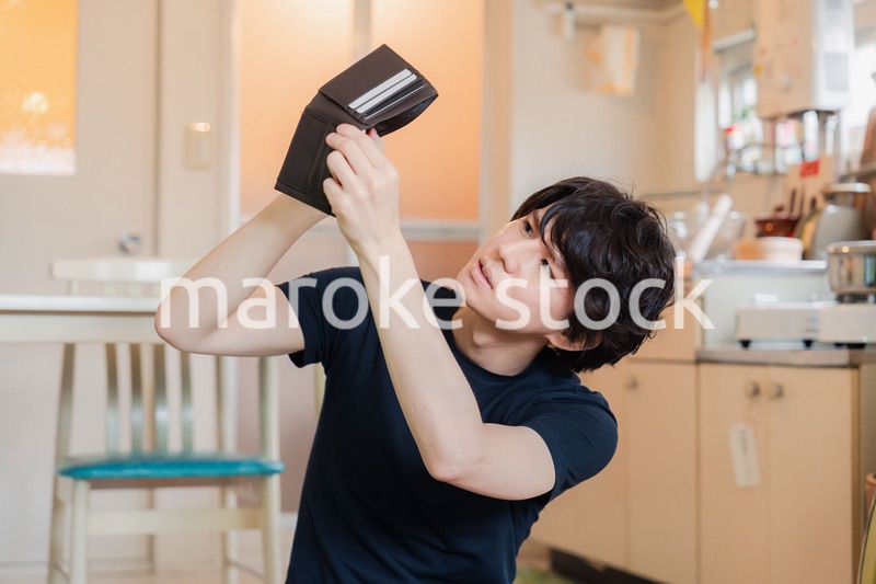 金欠に苦しむ若い男性