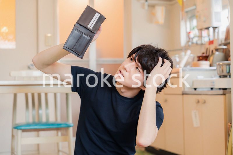 金欠に苦しむ若い男性