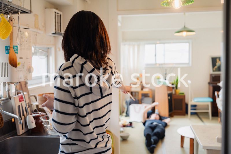 だらだらする夫に怒る妻