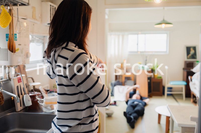 だらだらする夫に怒る妻