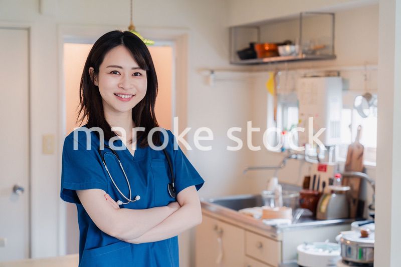 一般家庭の訪問をするドクター