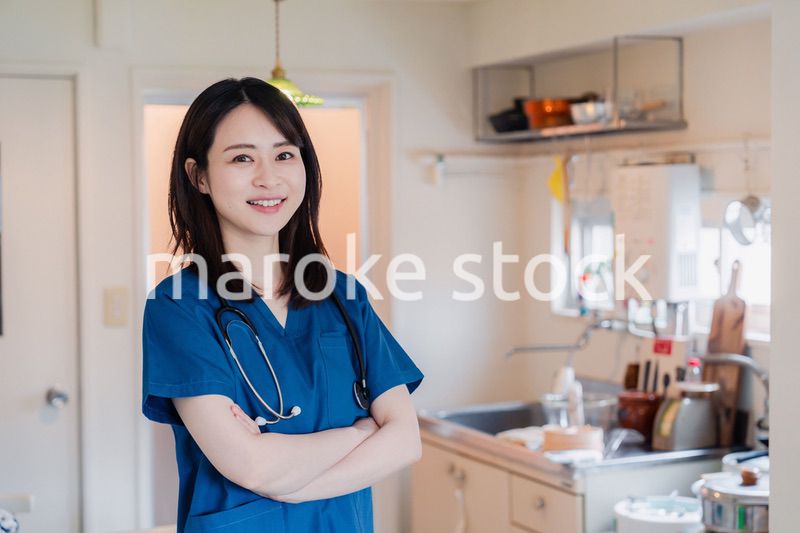 一般家庭の訪問をするドクター