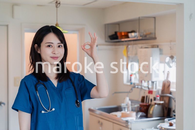 一般家庭の訪問をするドクター