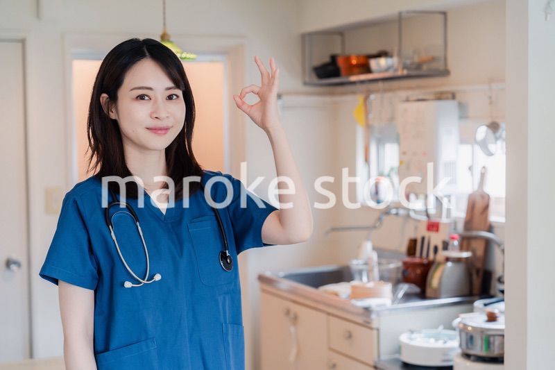 一般家庭の訪問をするドクター