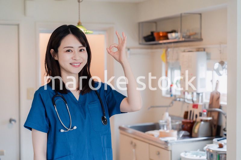 一般家庭の訪問をするドクター