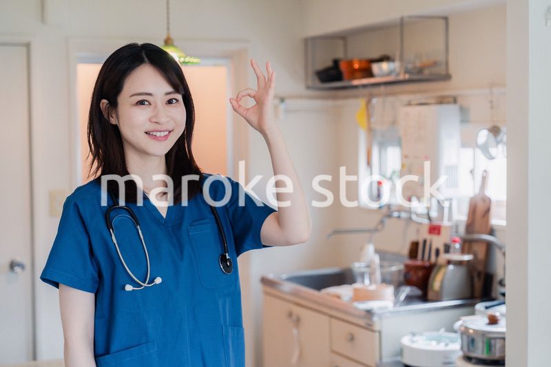 一般家庭の訪問をするドクター