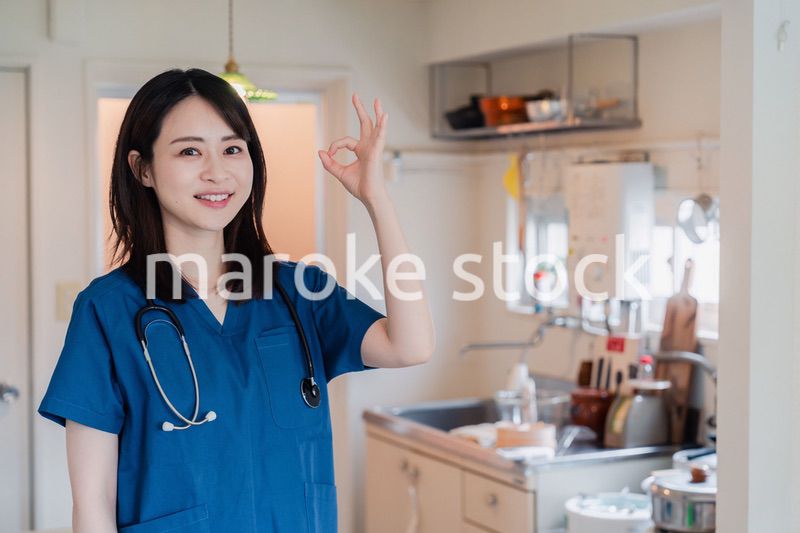 一般家庭の訪問をするドクター