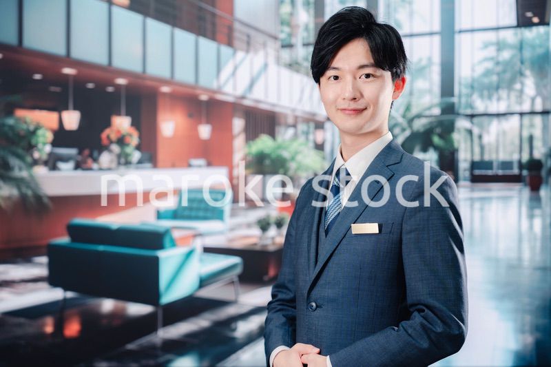 お客様をご案内するホテルマン