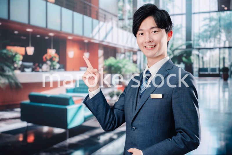 お客様をご案内するホテルマン