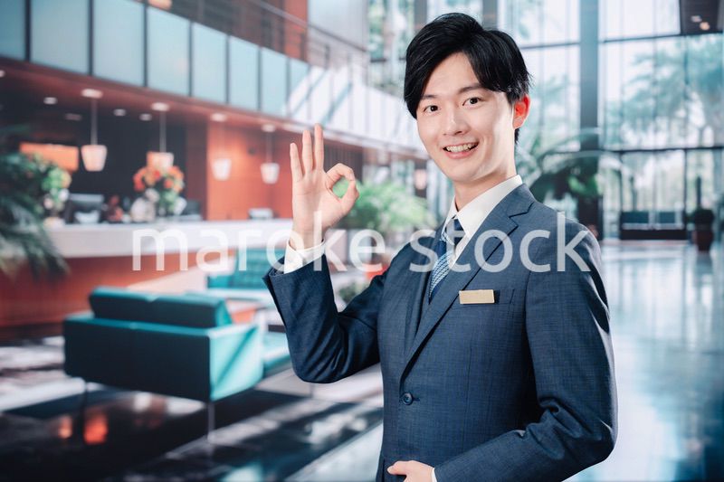 お客様をご案内するホテルマン