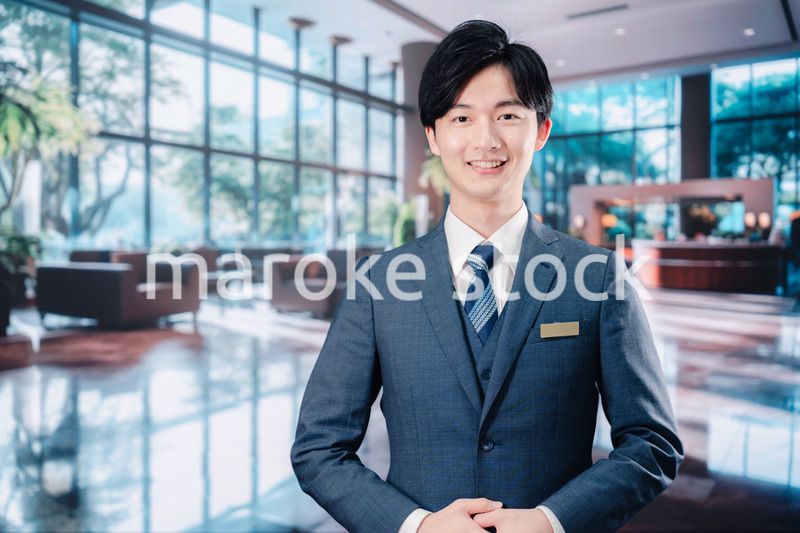 お客様をご案内するホテルマン