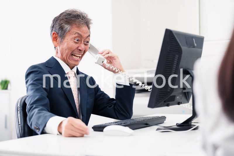 電話で激怒する上司