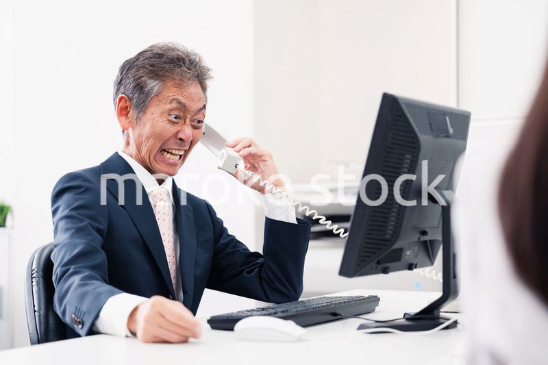 電話で激怒する上司