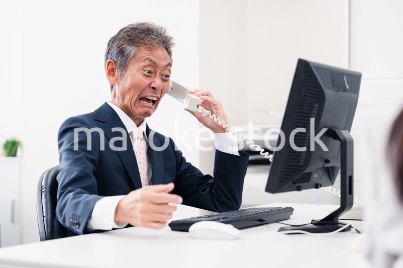 電話で激怒する上司