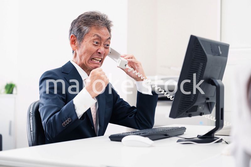電話で激怒する上司