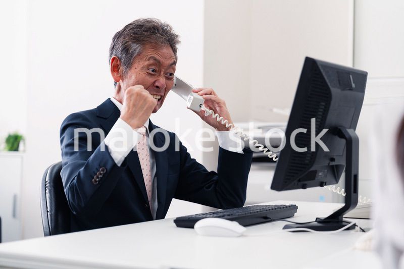 電話で激怒する上司