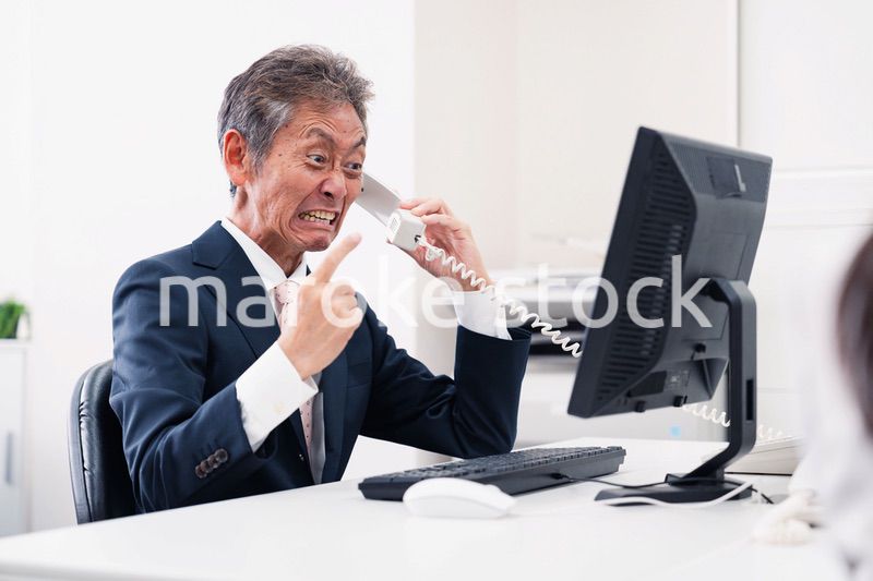 電話で激怒する上司