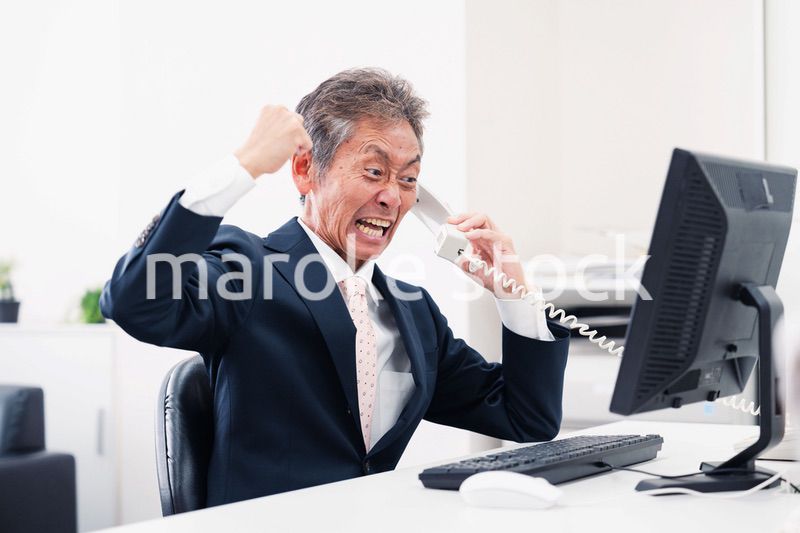 電話で激怒する上司