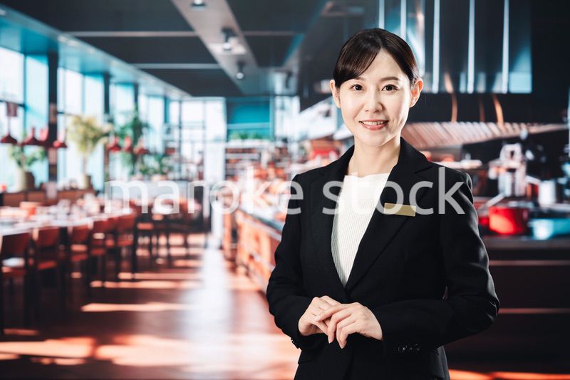 高級レストランで働く女性