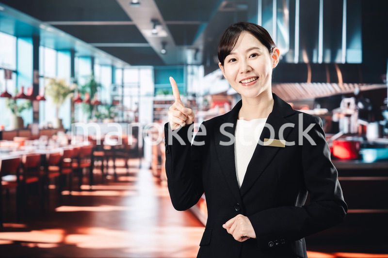 高級レストランで働く女性