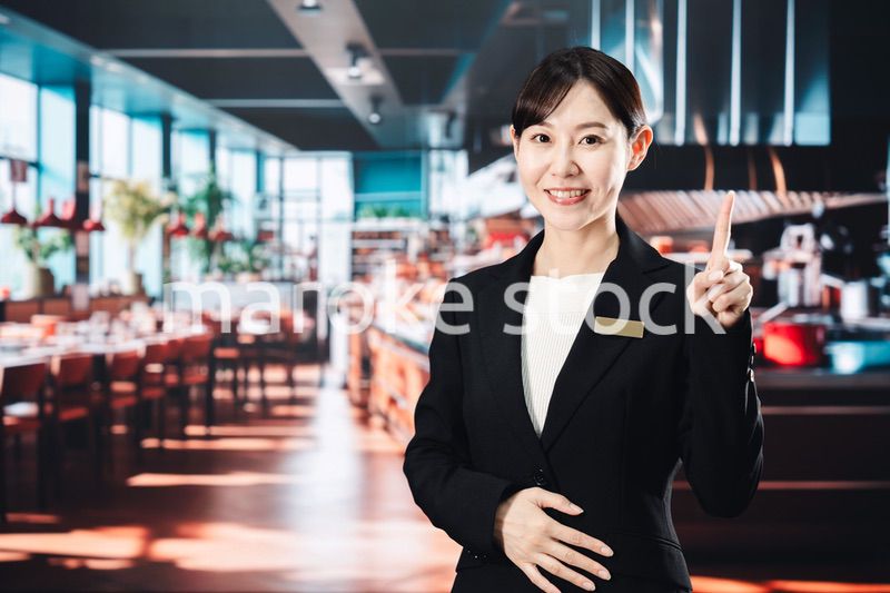 高級レストランで働く女性