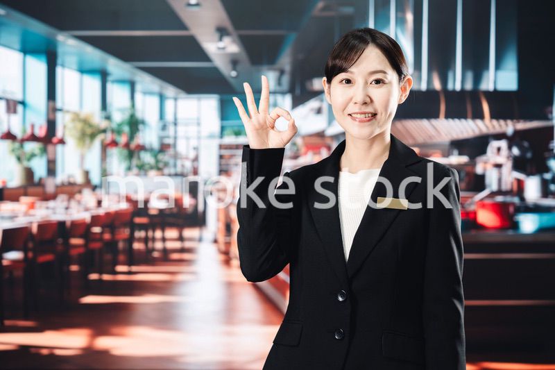 高級レストランで働く女性