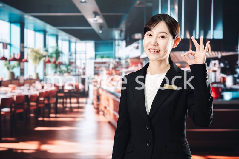 高級レストランで働く女性
