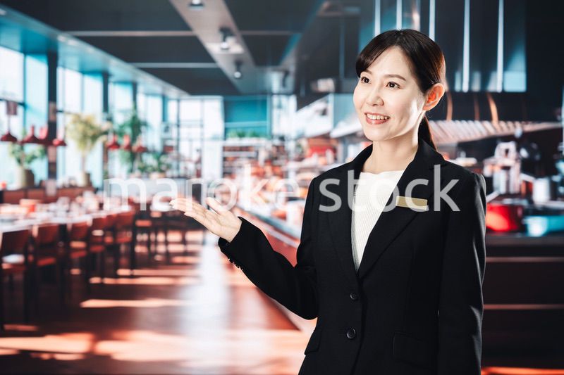 高級レストランで働く女性