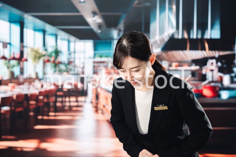 高級レストランで働く女性