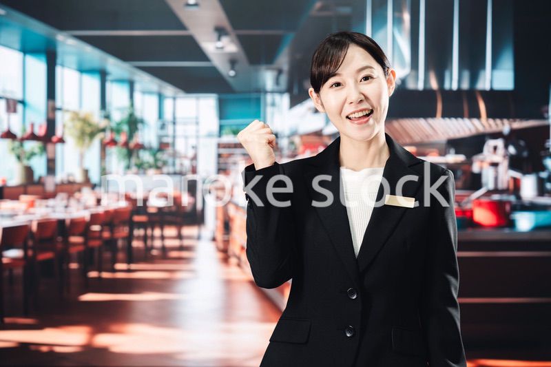 高級レストランで働く女性