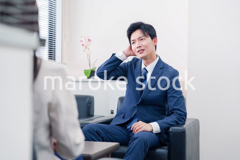 交渉が決裂して横柄な態度をとる営業マン