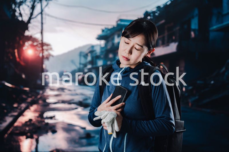 災害に遭い途方に暮れる女性