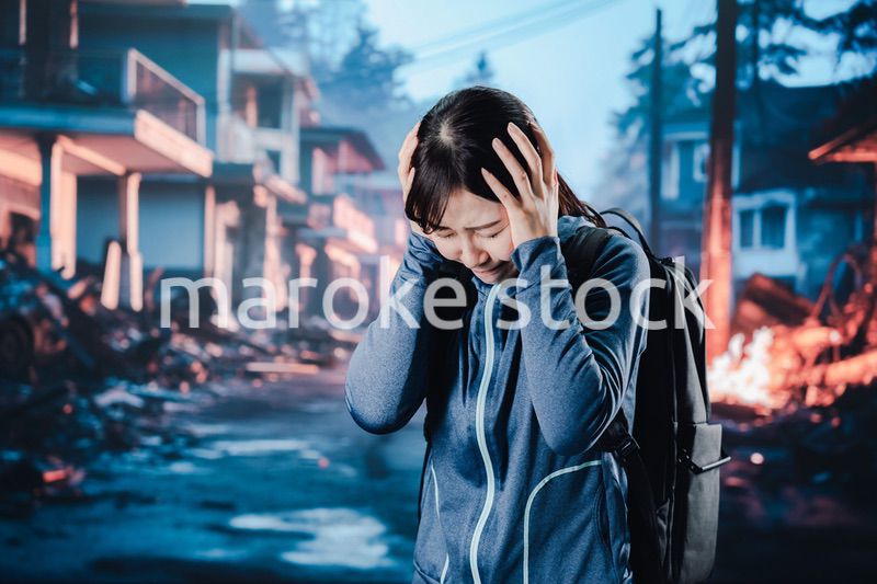 災害に遭い途方に暮れる女性