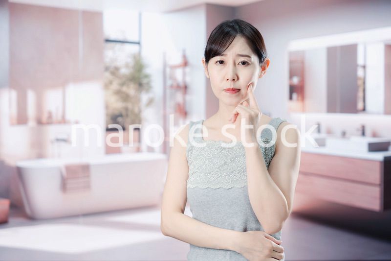 肌のトラブルに悩む女性