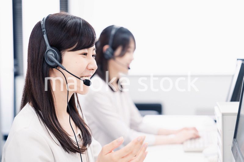 コールセンターで対応をするスタッフ