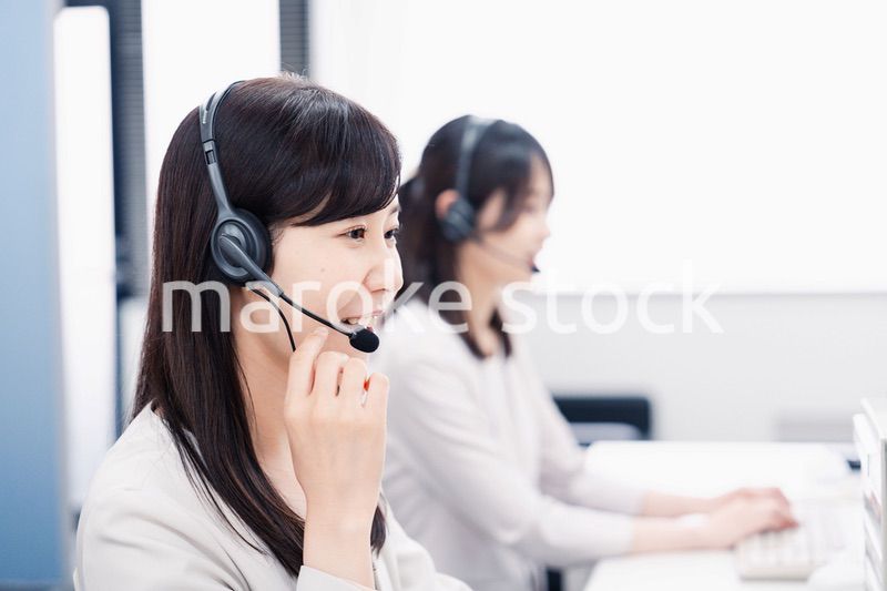 コールセンターで対応をするスタッフ