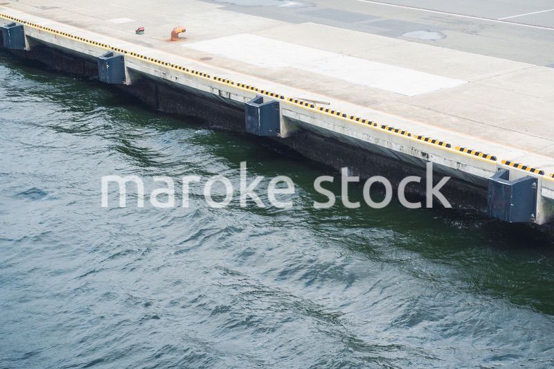 大型船が接岸する港